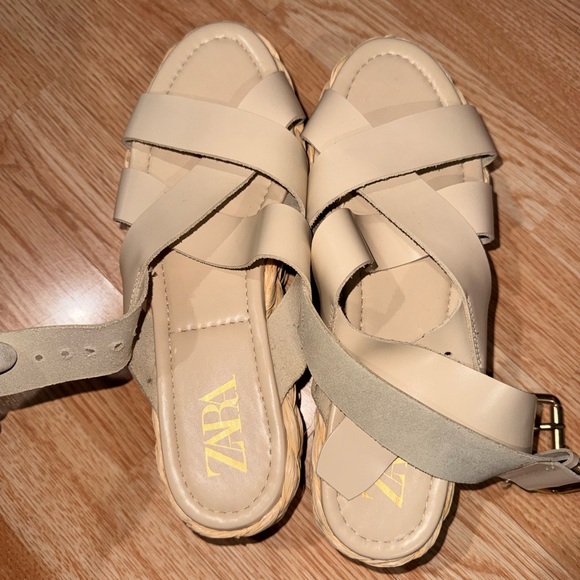 Zara Cream Sandals - Picture 3 of 3